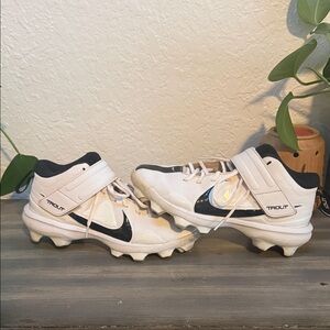Nike Kids White and Black Baseball Cleats